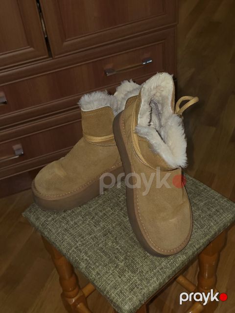 Qısa-boğaz, kürklü qış botları - Material: xarici hissə süet — Bakı