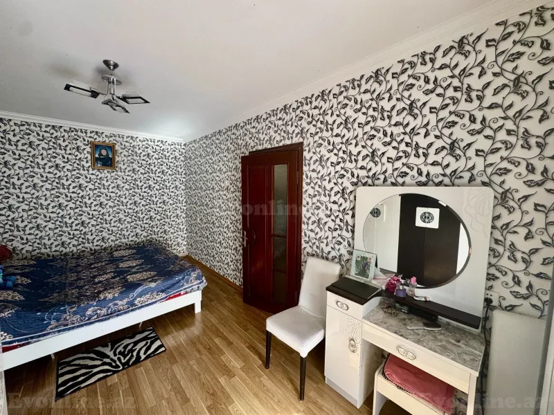 Satılır 4 otaqlı Mənzil Köhnə tikili 120 m² Bakı, Nizami r., Xalqlar Dostluğu m., 8-ci kilometr — Mənzil, Bakı (4)
