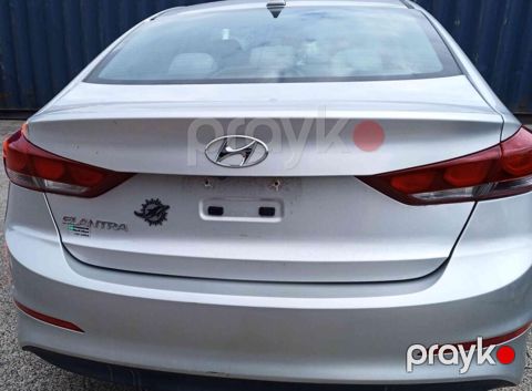 "Hyundai Elantra" baqaj qapısı — Bakı