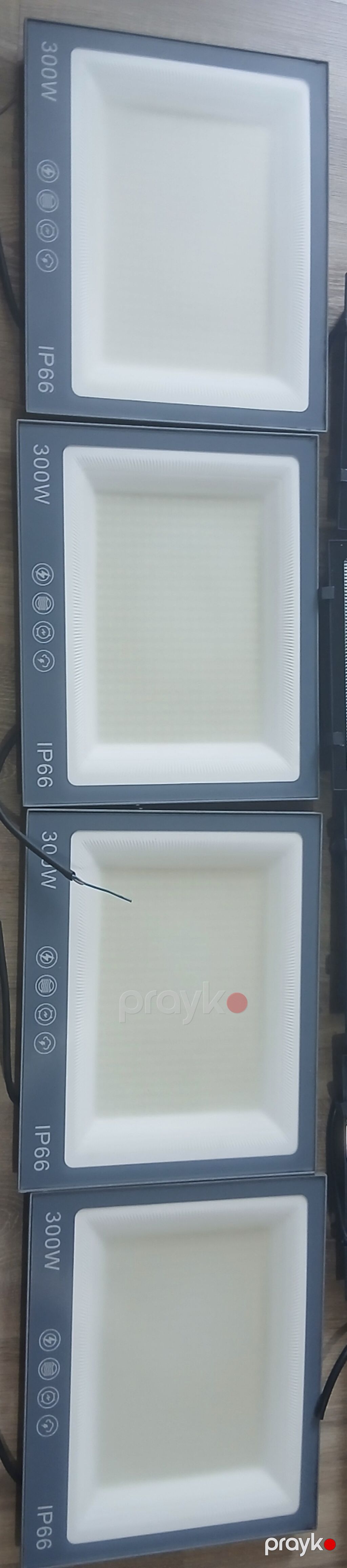 Biri 30 manatdir 4 u 120 manatdur bir yerde satilir LED — Proyektor, Bakı (2)