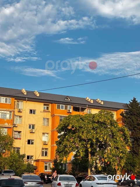 Satılır 2 otaqlı köhnə tikili 65 m²