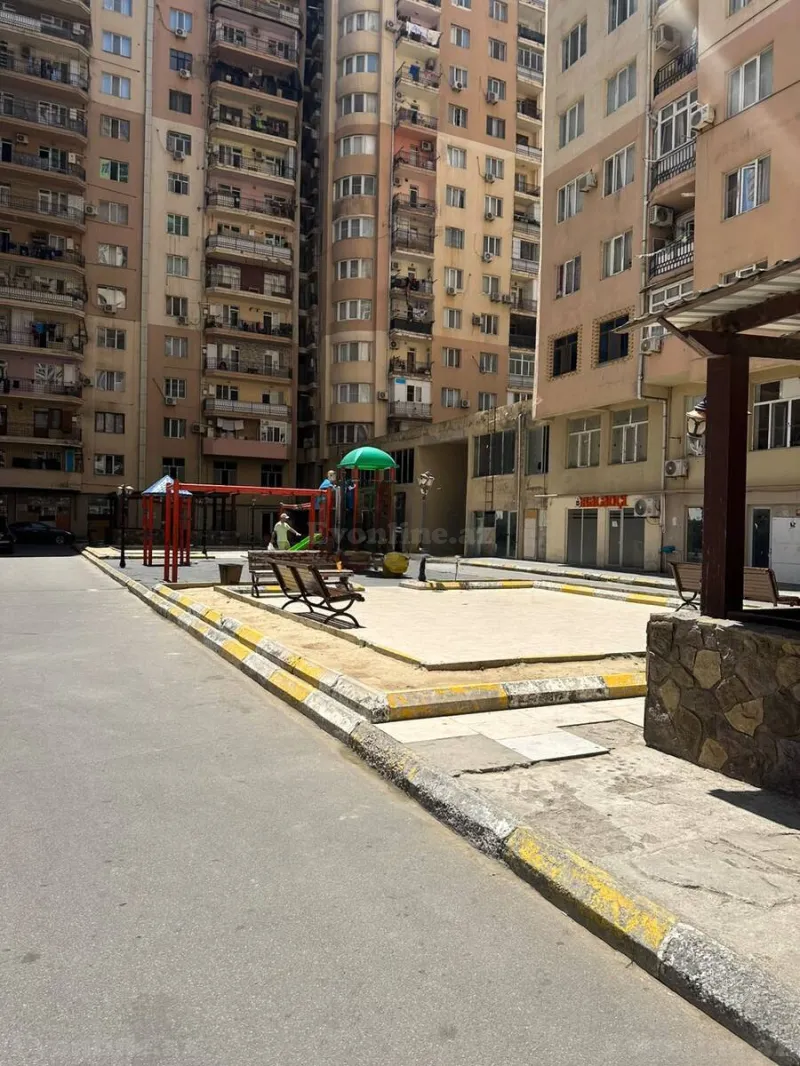 Satılır 3 otaqlı Mənzil Yeni tikili 95 m² Bakı, Yasamal r., İnşaatçılar m