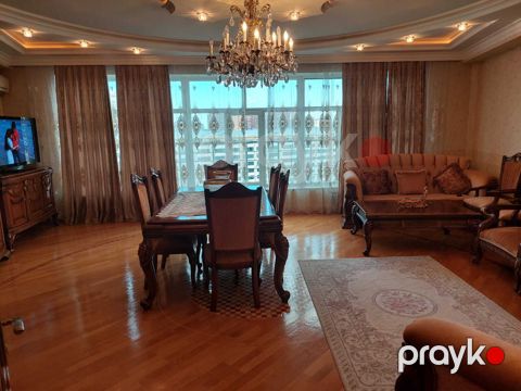 Satılır 4 otaqlı yeni tikili 200 m²