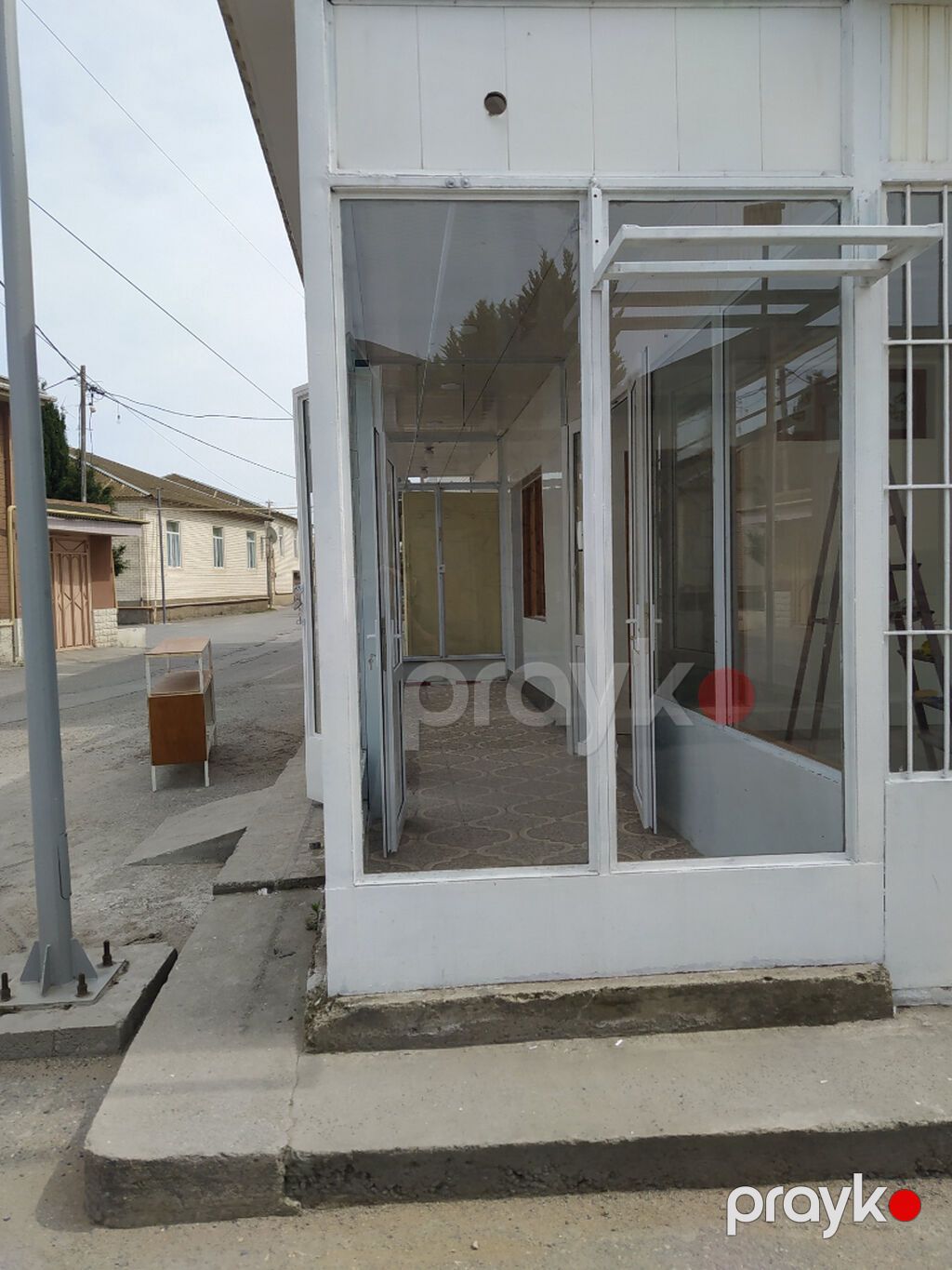 120 kv, sanuzeli və əlavə 2 anbarı var. Şüvəlandadır obyekt. 25 il — Əmlak, Bakı (4)