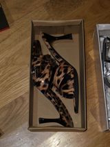 Leopard naxışlı qadın mabu (mule) ayaqqabılar - Stil: Açıq burunlu — Ceyran