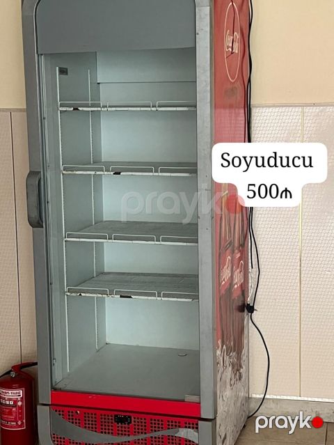 Ticarət vitrin soyuducu – Coca‑Cola brendli - Şaquli, şüşə qapılı