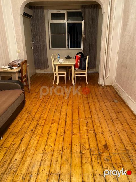 Satılır 2 otaqlı köhnə tikili 45 m² — Bakı