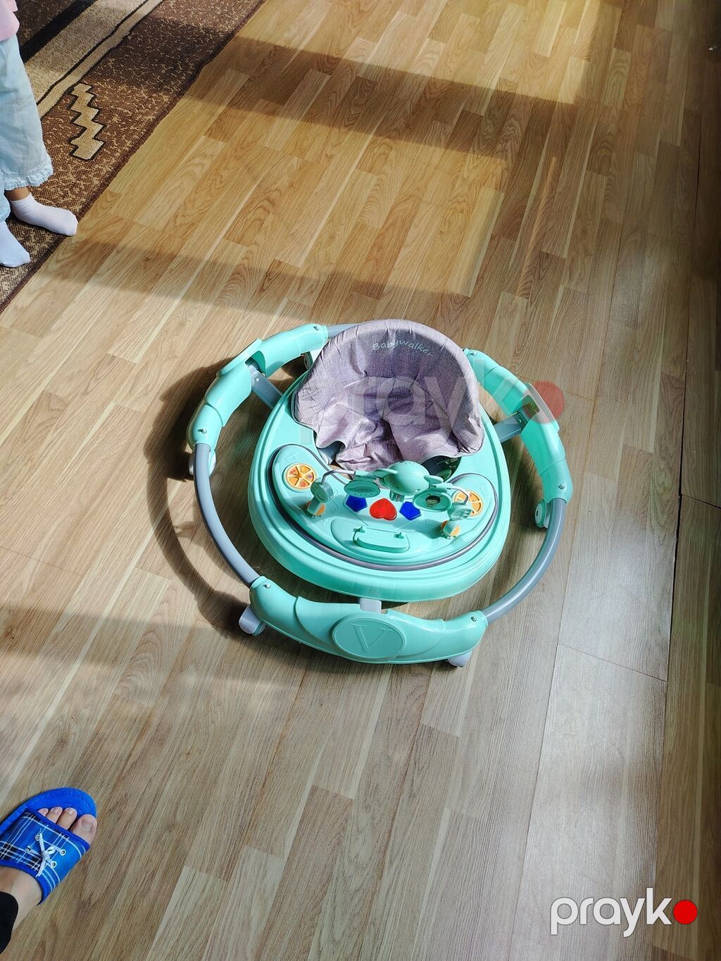 Uşaq gəzdirəni (baby walker) – yaşıl rəngdə, yumşaq oturacaqlı və oyun — Kürəklər və yürüyüş aparatları, Zaqatala (3)