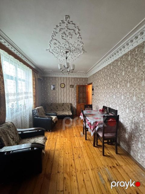 Satılır 2 otaqlı köhnə tikili 65 m² — Bakı