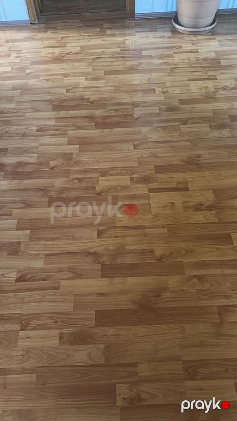 Laminat 50 kv satilir Ela veziyyetdedir Qiymet 1 kv 5 azn