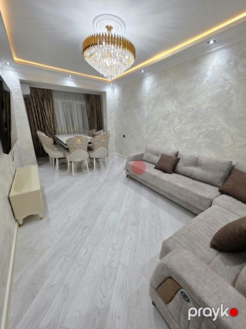 Satılır 4 otaqlı köhnə tikili 105 m² — Bakı