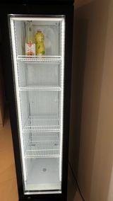 Şüşə qapılı vitrin tipli soyuducu - Tək qapılı, dik vəziyyətdə vitrin — Goods