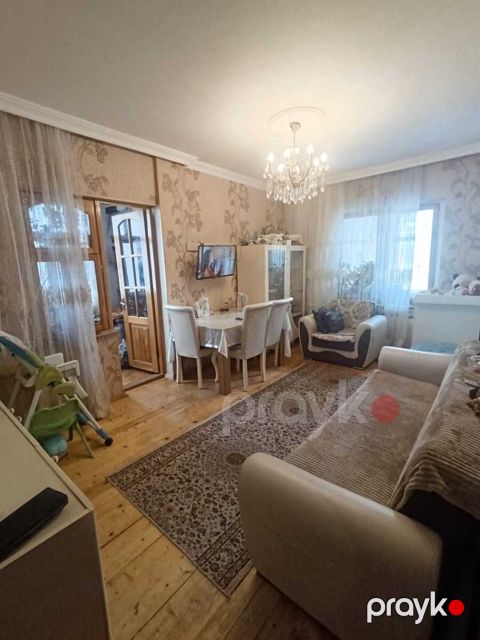 Satılır 3 otaqlı köhnə tikili 90 m²