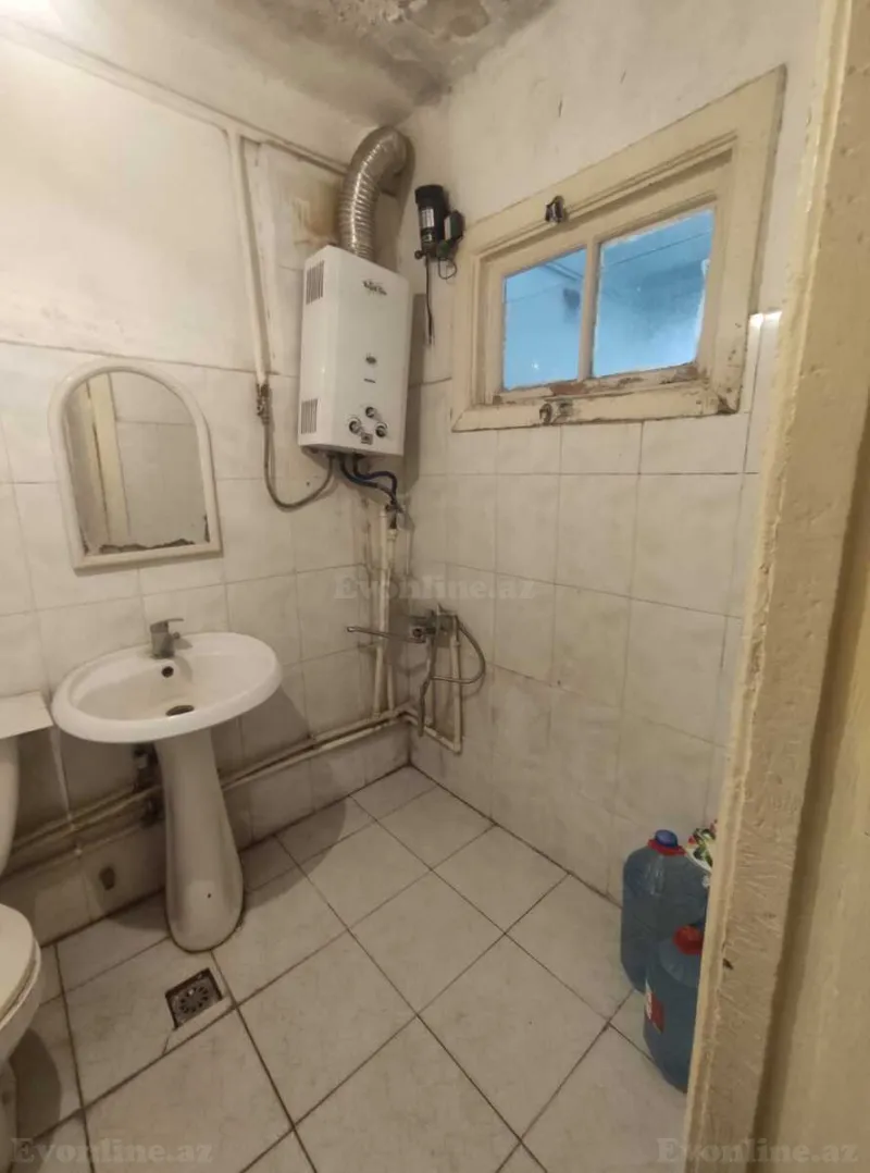 Kirayə verilir 1 otaqlı Mənzil Köhnə tikili 35 m² Bakı, Yasamal r., Elmlər Akademiyası m — Mənzil, Bakı (3)