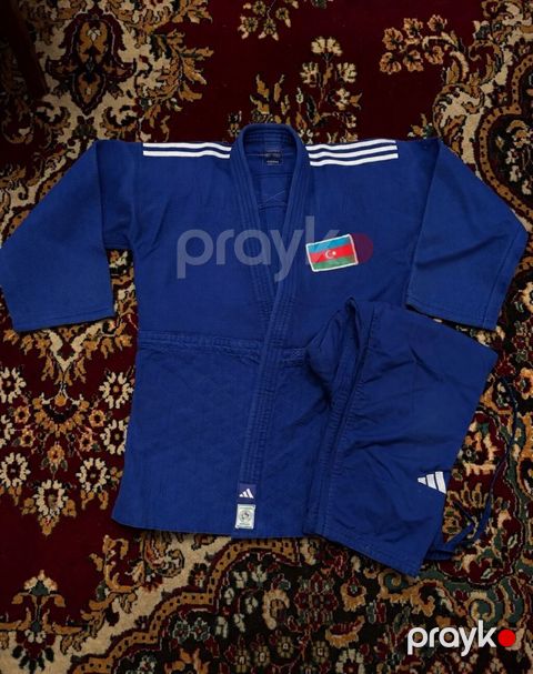 Adidas paqonlu orginal cüdo kimanosu 165 razmer Təsvir: - Rəng: Göy — Bakı