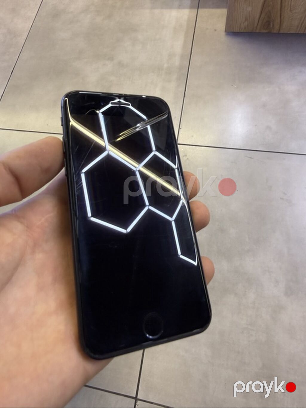 IPhone SE 2020, Qara, Qırıq — Apple iPhone, Xırdalan (3)