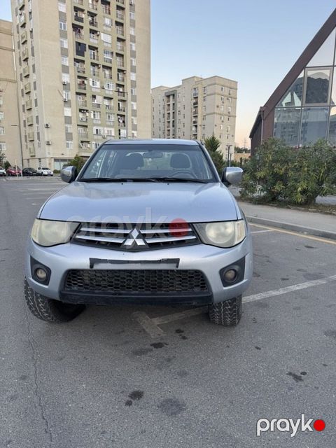 Mitsubishi L200, 2.5 L, 2013 il, 299 798 km — Bakı