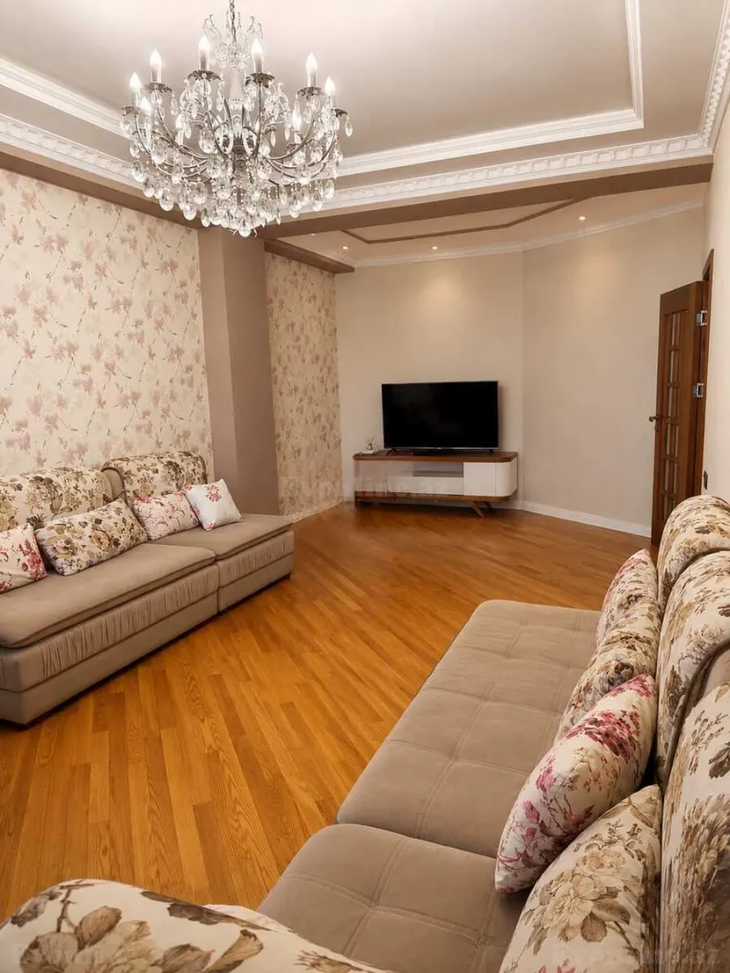Kirayə verilir 3 otaqlı Mənzil Yeni tikili 120 m² Bakı, Nəsimi r., Memar Əcəmi m — Bakı