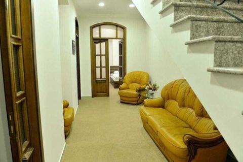 6-otaqlı mənzil kirayə verilir, İçərişəhər m., 250 m² — Apartment