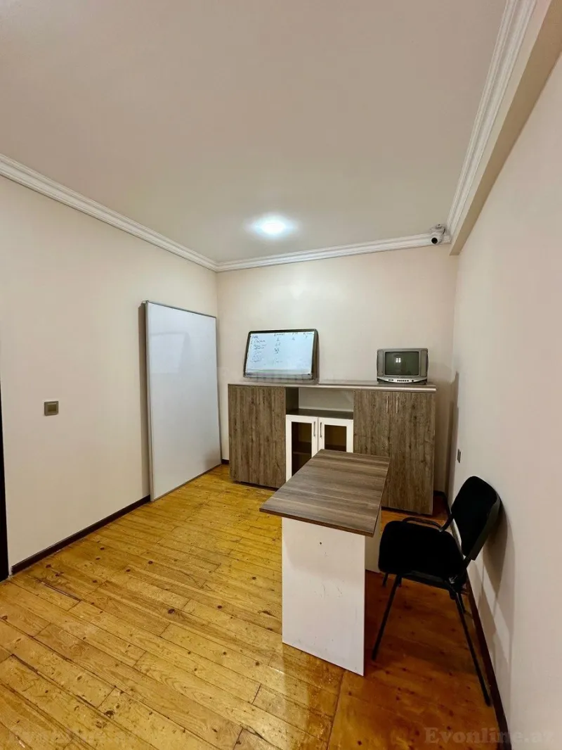 Kirayə verilir 4 otaqlı Mənzil Köhnə tikili 150 m² Bakı, Səbail r — Mənzil, Bakı (4)