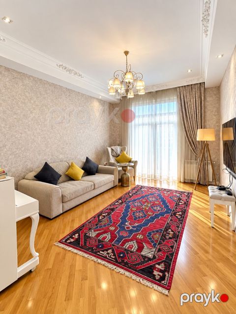 Ağ Şəhərdə 2 otaqlı mənzil kirayə Sahə: 103 m² Mərtəbə: 5-ci mərtəbə