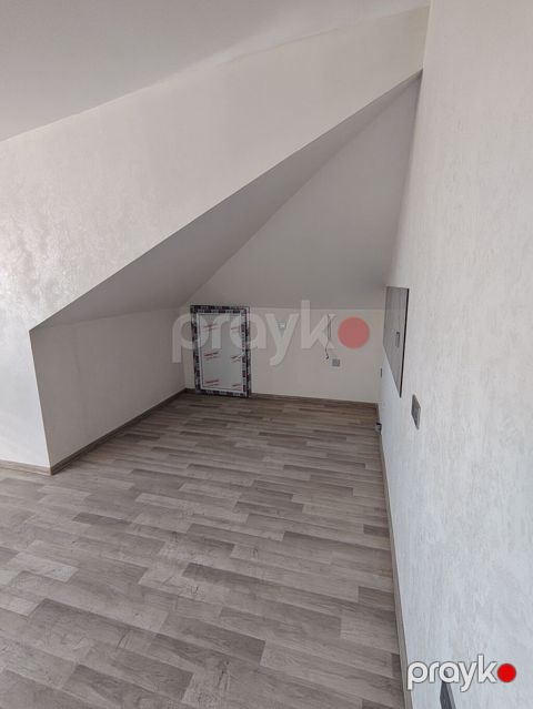 Satılır: mansard tipli 2 otaqlı mənzil - Planlaşdırma: giriş dəhlizi — Xırdalan