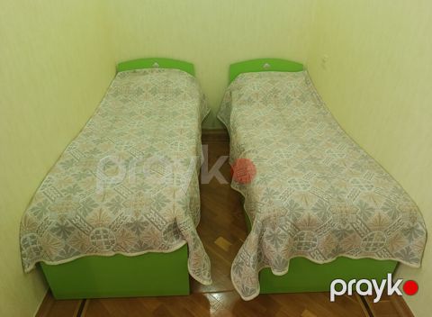 2 ədəd yataq satılır. Əlavə üstündə 2 döşək, 2 matras və 2 üzlüklər — Bakı