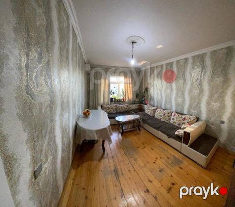 Satılır 2 otaqlı köhnə tikili 60 m² — Bakı