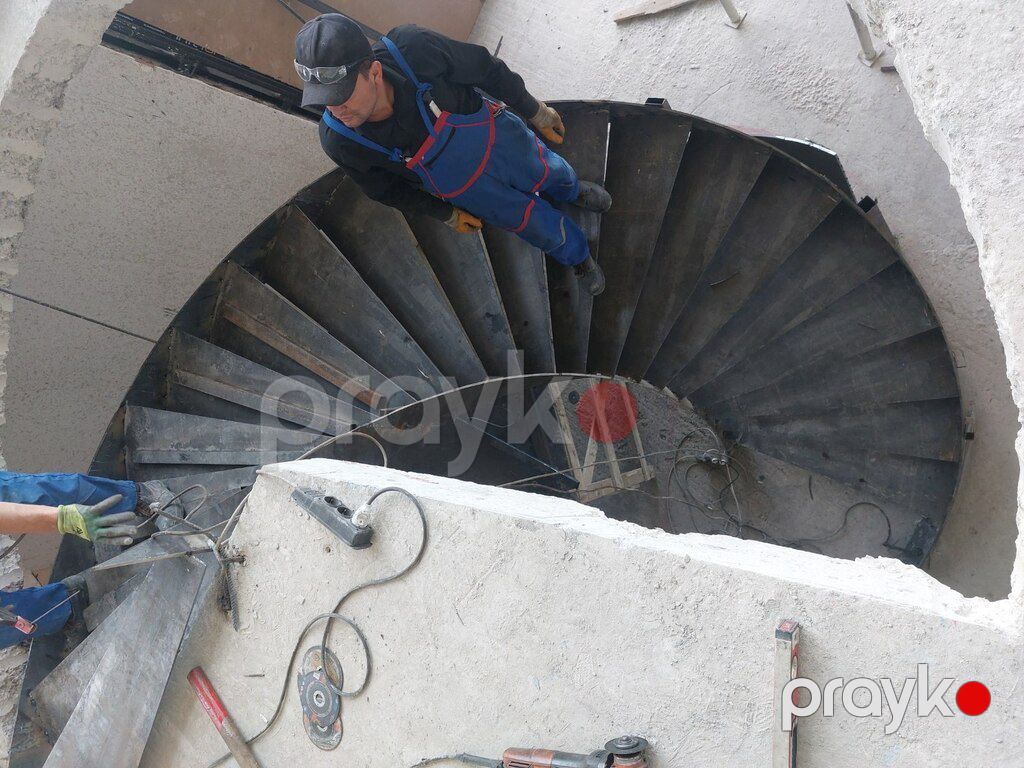 Spiral pilləkənlər — Təmir və inşaat, Bakı (8)