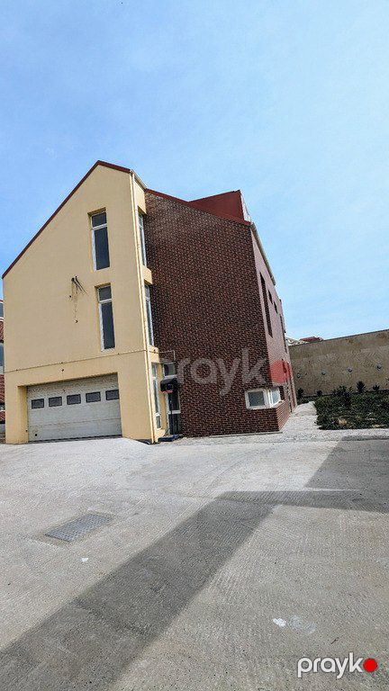 Satılır 7 otaqlı həyət evi/bağ evi 400 m² — Bakı