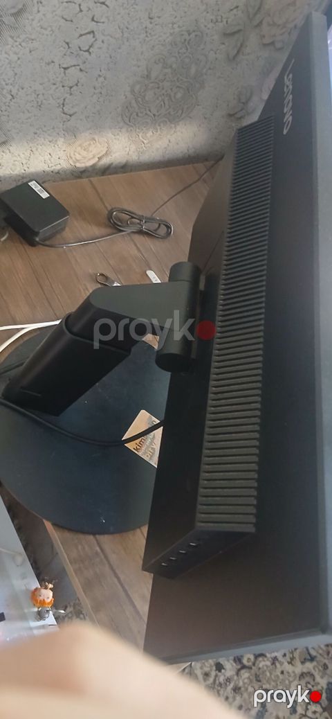 Lenovo 24" Monitor – Satılır Brend: Lenovo Ekran ölçüsü: 24 düym — Bakı