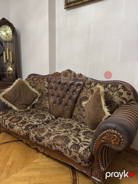 Klassik üslubda 3 nəfərlik divan - Dizayn: Zərif oyma detallı taxta — Bakı