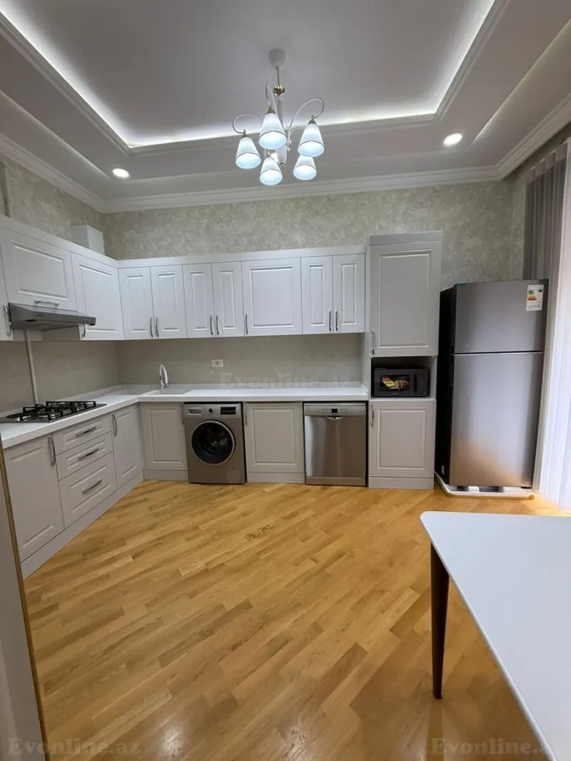 Kirayə verilir 3 otaqlı Mənzil Yeni tikili 104 m² Bakı, Xətai r — Bakı