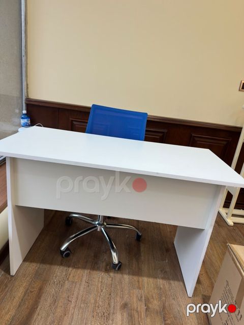 Ofis + yazi masasi tezedir. Qiymet 60 azn Unvan Bineqedi. Vesile 0824 — Mehdiabad