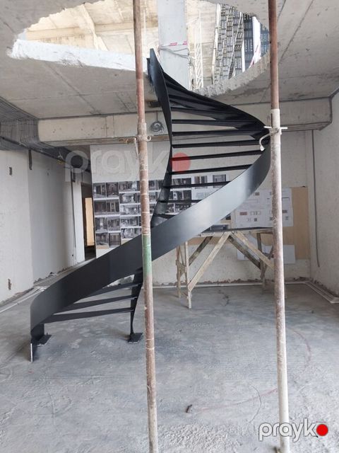 Spiral pilləkənlər — Bakı