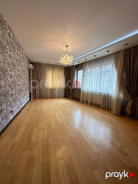 Satılır 3 otaqlı yeni tikili 135 m²