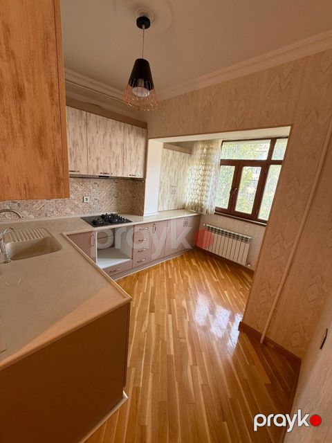 Satılır 2 otaqlı köhnə tikili 70 m²