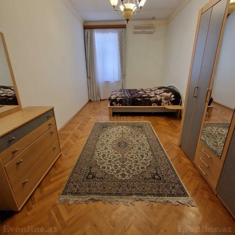Kirayə verilir 2 otaqlı Mənzil Köhnə tikili 75 m² Bakı, Səbail r — Mənzil, Bakı (4)