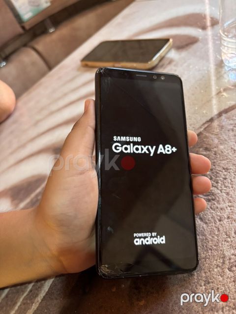 Samsung Galaxy A8 Plus 2018, 32 GB, rəng - Qara, Qırıq — Bakı