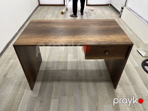 Təsvir: - Material: ağac teksturalı laminat/MDFlam səth, isti qəhvəyi — Masazır