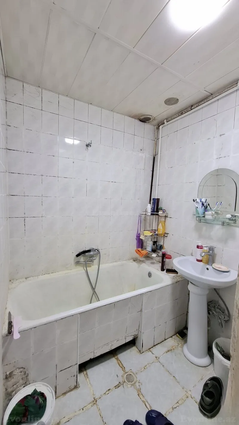 Satılır 2 otaqlı Mənzil Köhnə tikili 70 m² Bakı, Binəqədi r., Azadlıq prospekti m — Mənzil, Bakı (5)