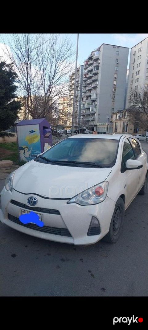 Toyota Prius C 2016 il icarəsi — Bakı