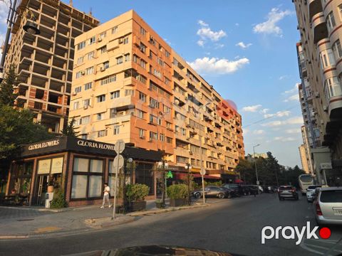 Satılır 2 otaqlı köhnə tikili 82 m² — Bakı