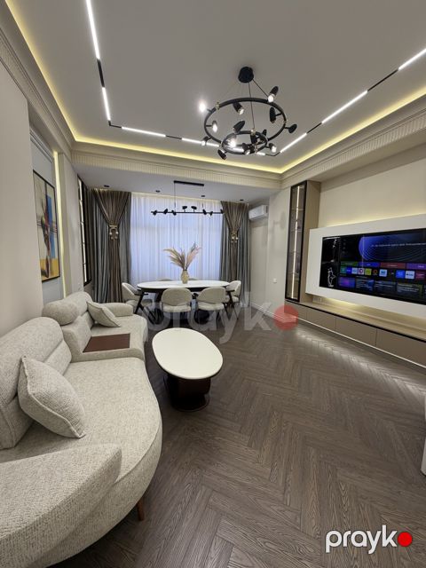 Satılır 3 otaqlı yeni tikili 135 m²