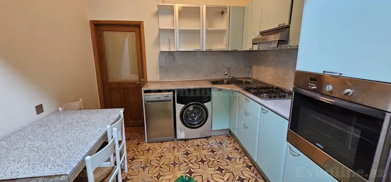 Kirayə verilir 4 otaqlı Mənzil Köhnə tikili 100 m² Bakı, Nəsimi r — Mənzil, Bakı (4)