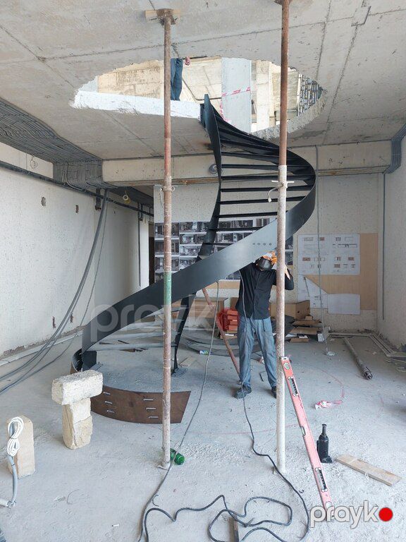 Spiral pilləkənlər — Təmir və inşaat, Bakı (5)