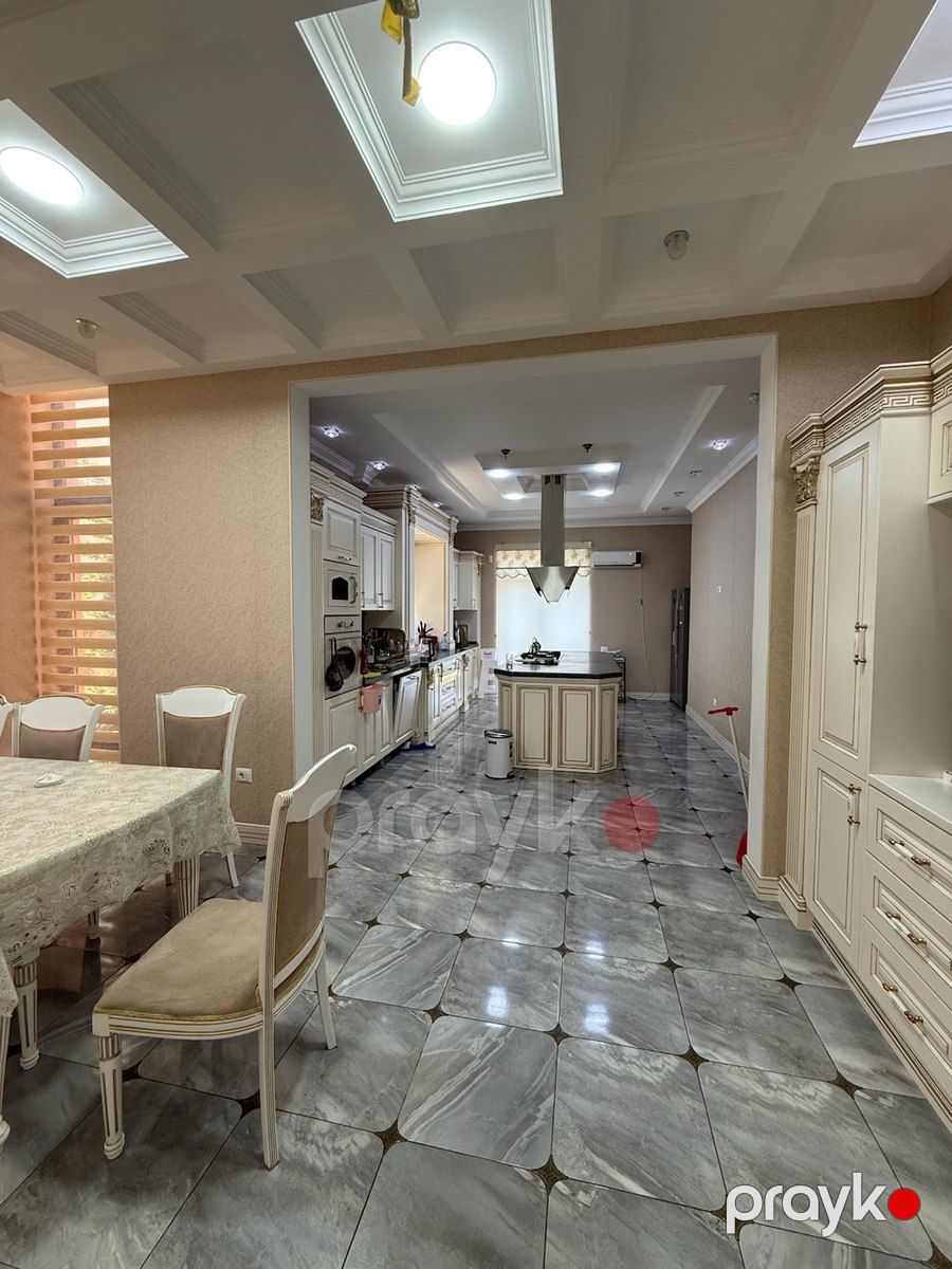 Villa, Bəhruz Nuriyev küç — Ev, villa, Bakı (11)