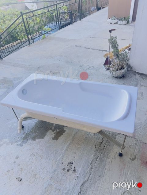 Akril vanna – dikdörtgen forma, ağ rəng. Uzunluqu 150 Eni. 70 — Bakı