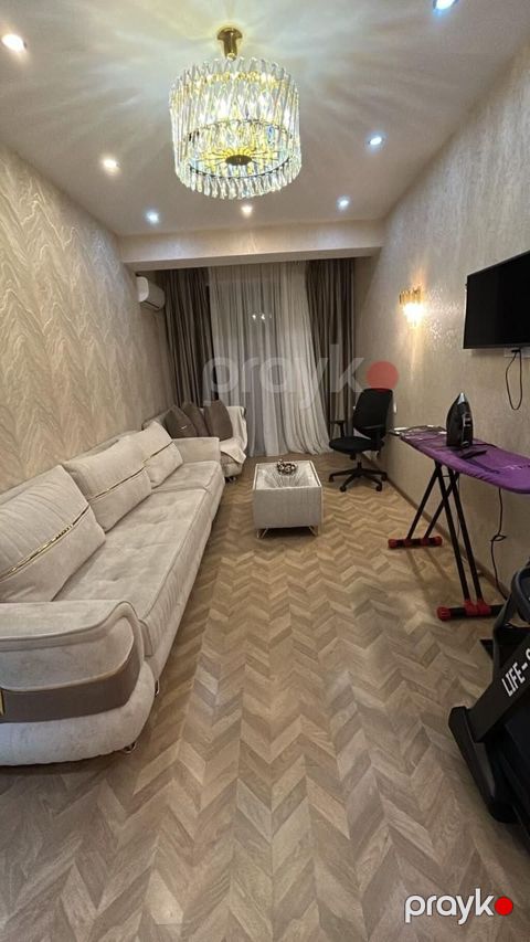 *Dıvan* Qiymət *500 AZN* sağlam vəziyyətdədir ünvan Gəncə prospekti