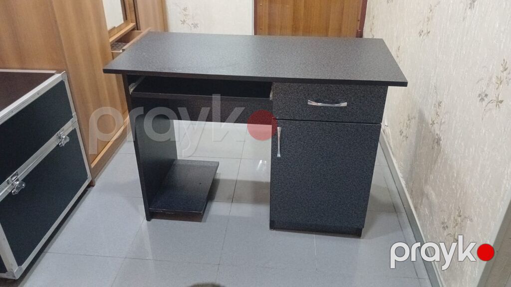 Yazı masası Satılır 60₼ Yeni kimi Heç bir problemi yoxdur Ünvan — Mebel, Bakı (2)